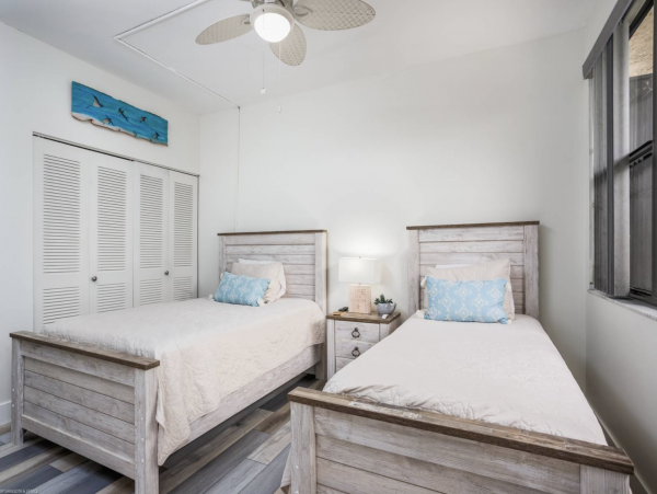 Beautiful Two Bedroom Vacation Rental Condo in Siesta Key